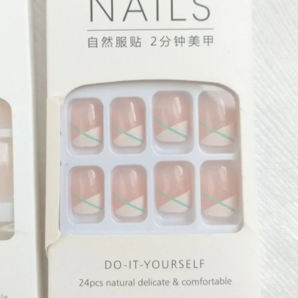 Set of four press on nails NEW - Picture 4 of 5